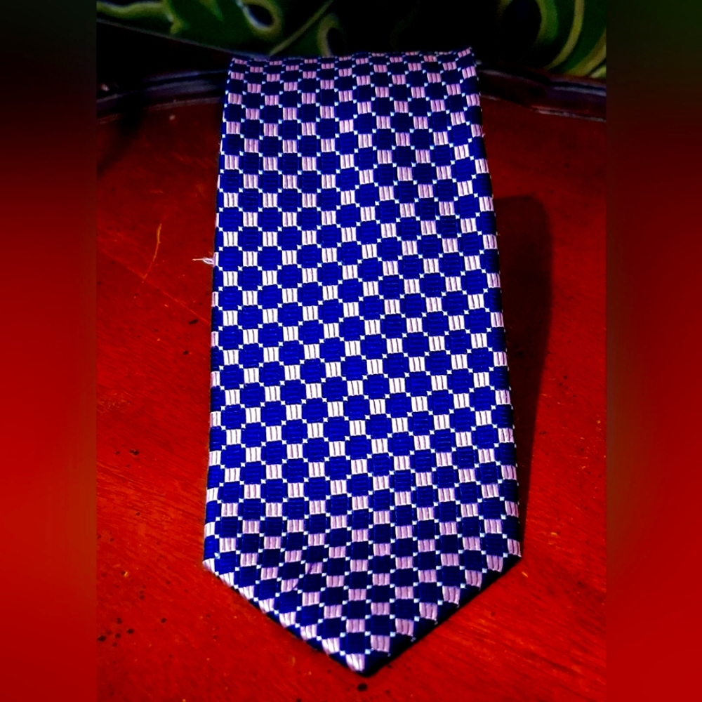 61.5" L Chaps by Ralph Lauren Blue/Red 100% Silk Handmade Tie. Dry Cleaned.